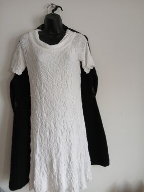 SNO SKINS White Textured Midi Dress